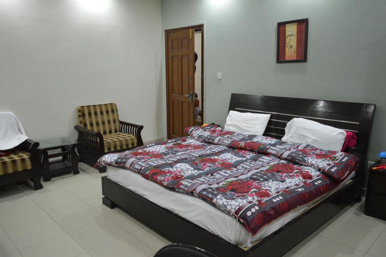 Tourist Hub Islamabad Bed and Breakfast Exteriör bild