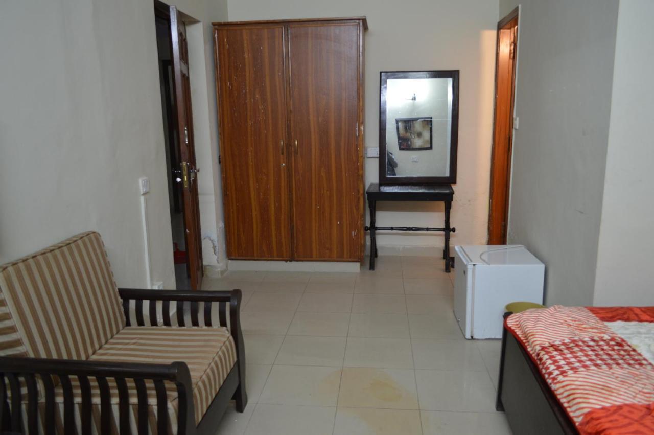 Tourist Hub Islamabad Bed and Breakfast Exteriör bild