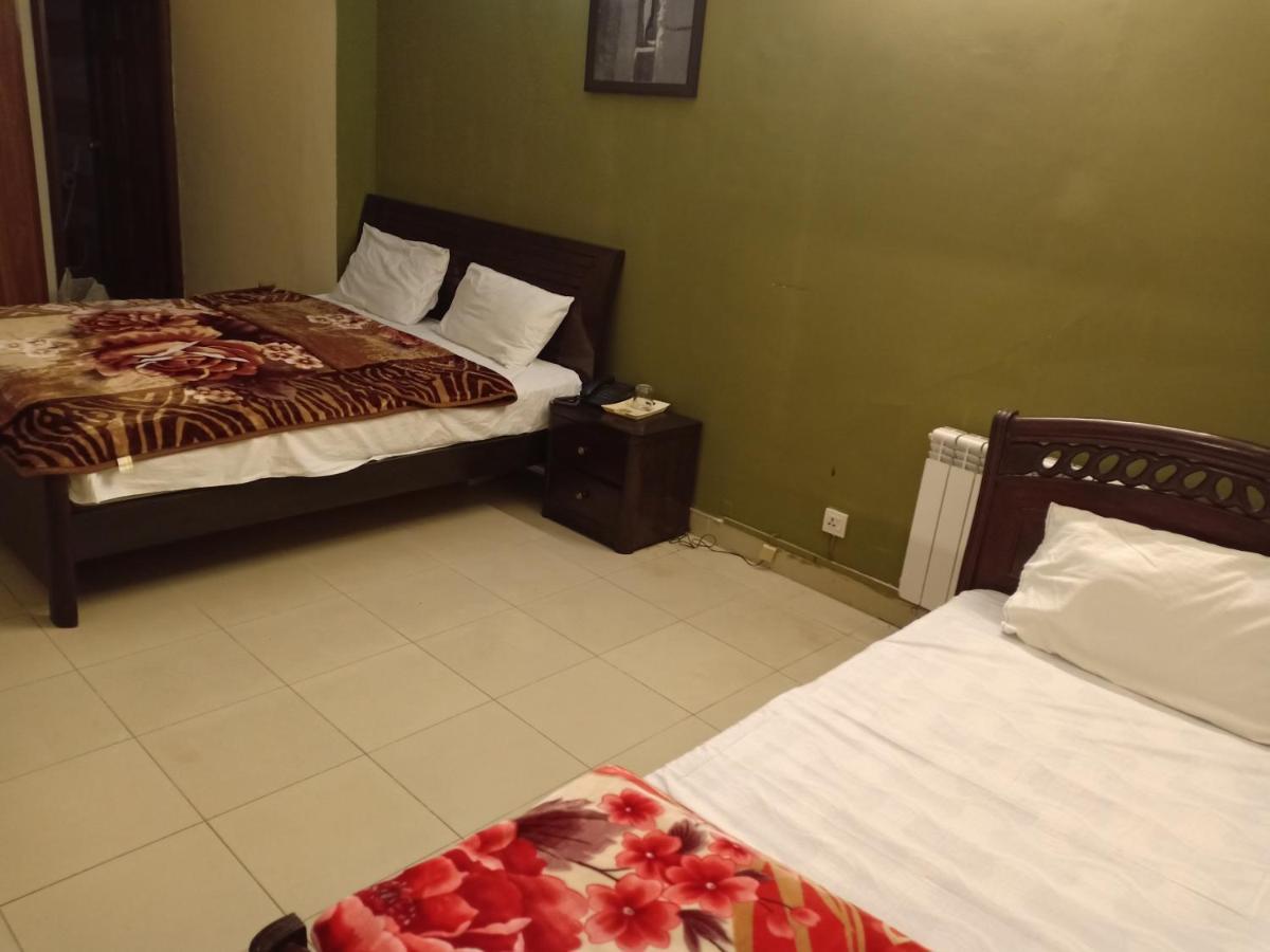 Tourist Hub Islamabad Bed and Breakfast Exteriör bild