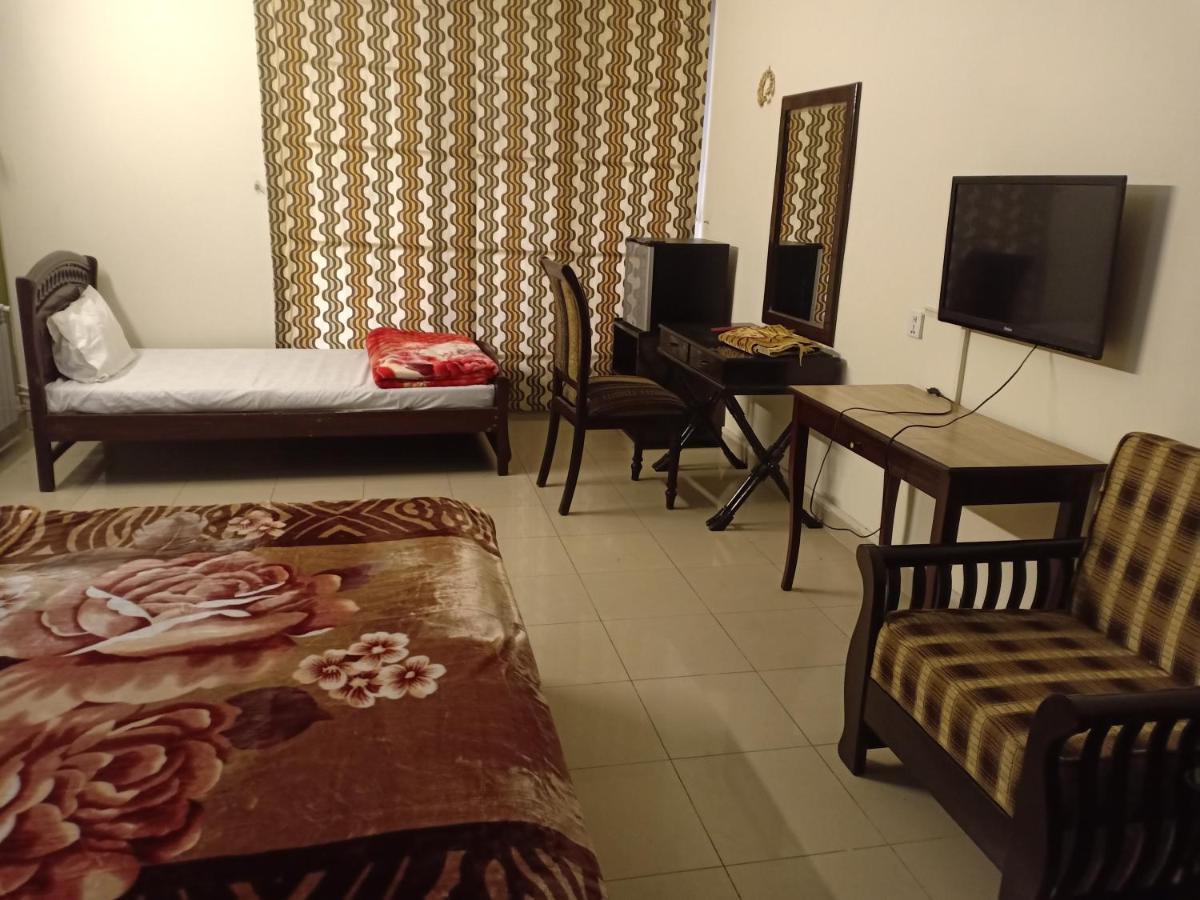 Tourist Hub Islamabad Bed and Breakfast Exteriör bild