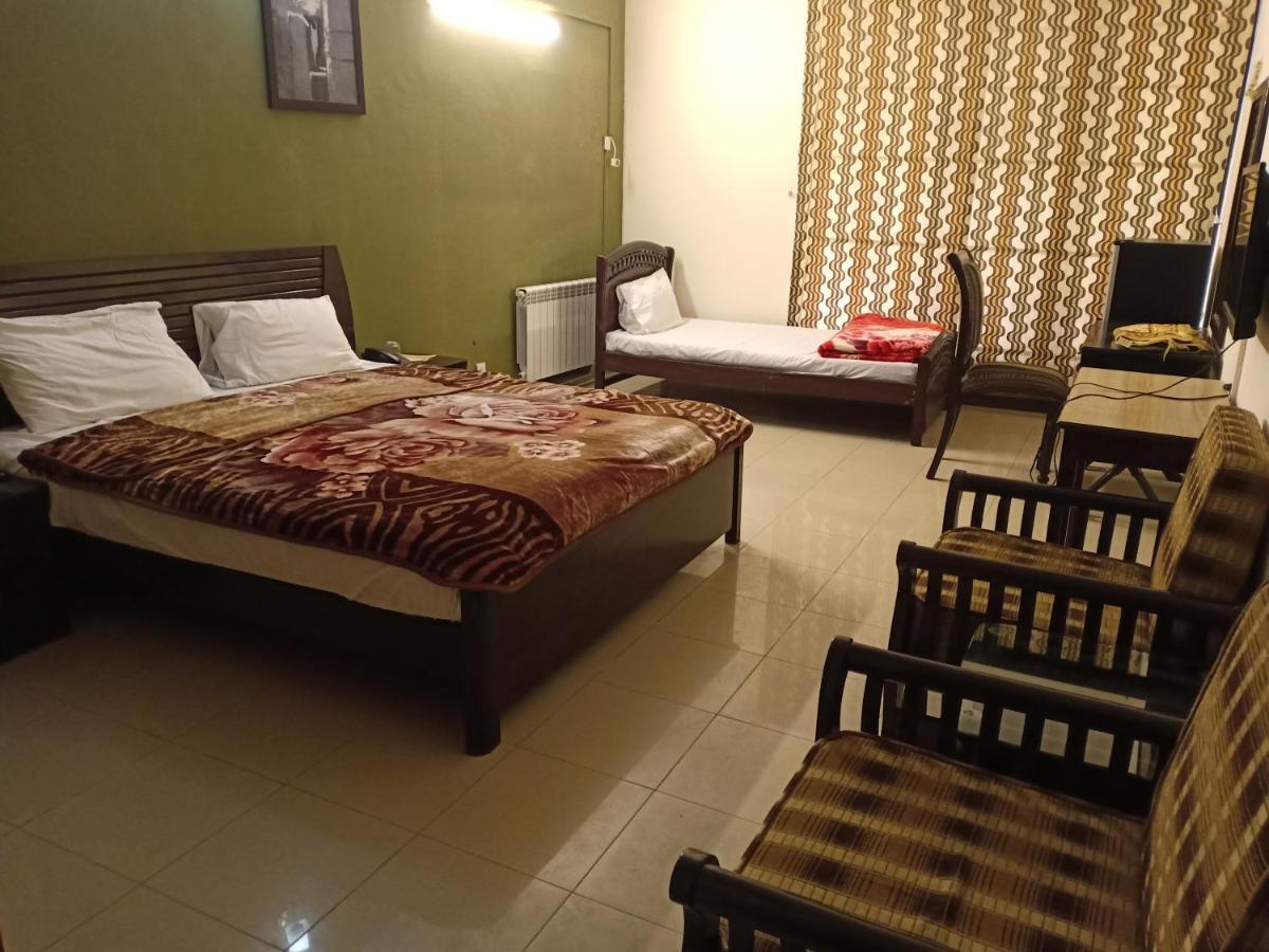 Tourist Hub Islamabad Bed and Breakfast Exteriör bild