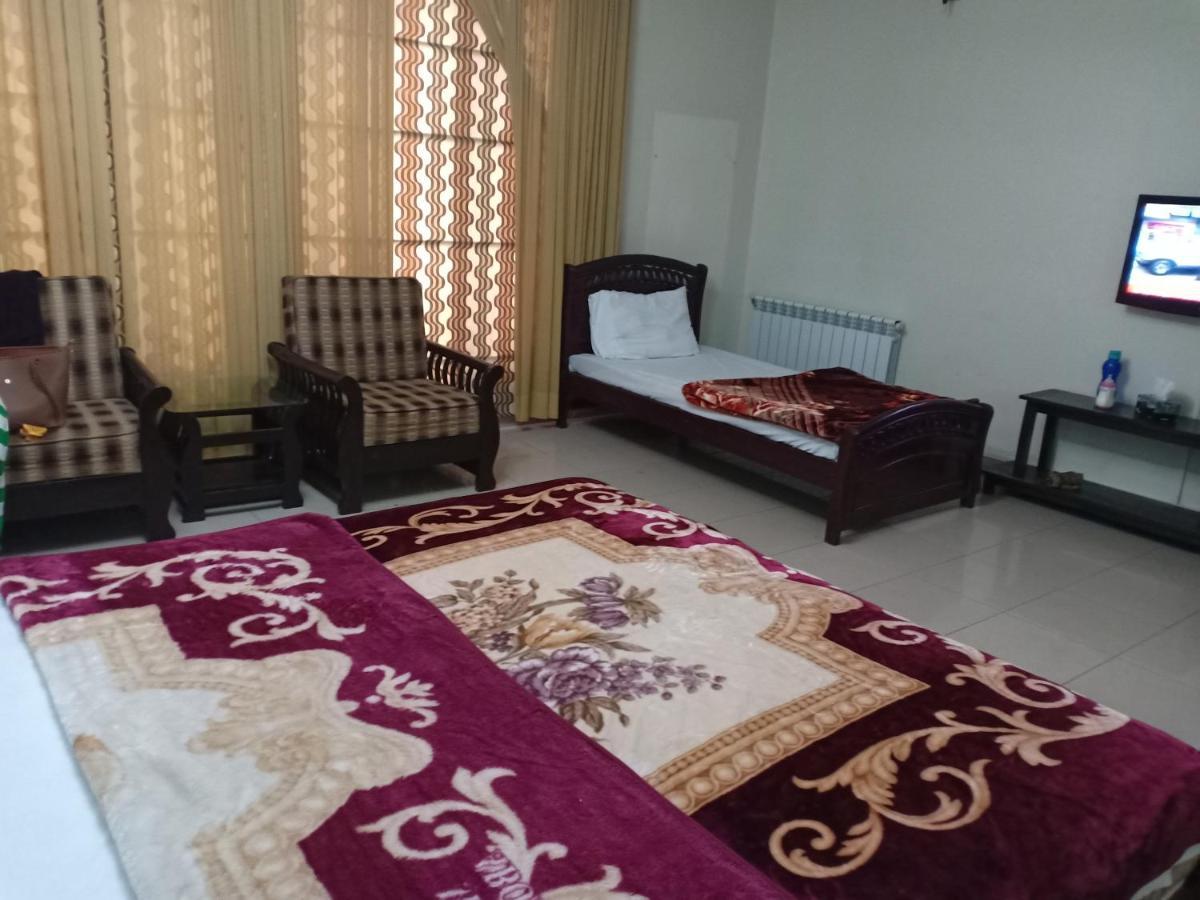 Tourist Hub Islamabad Bed and Breakfast Exteriör bild
