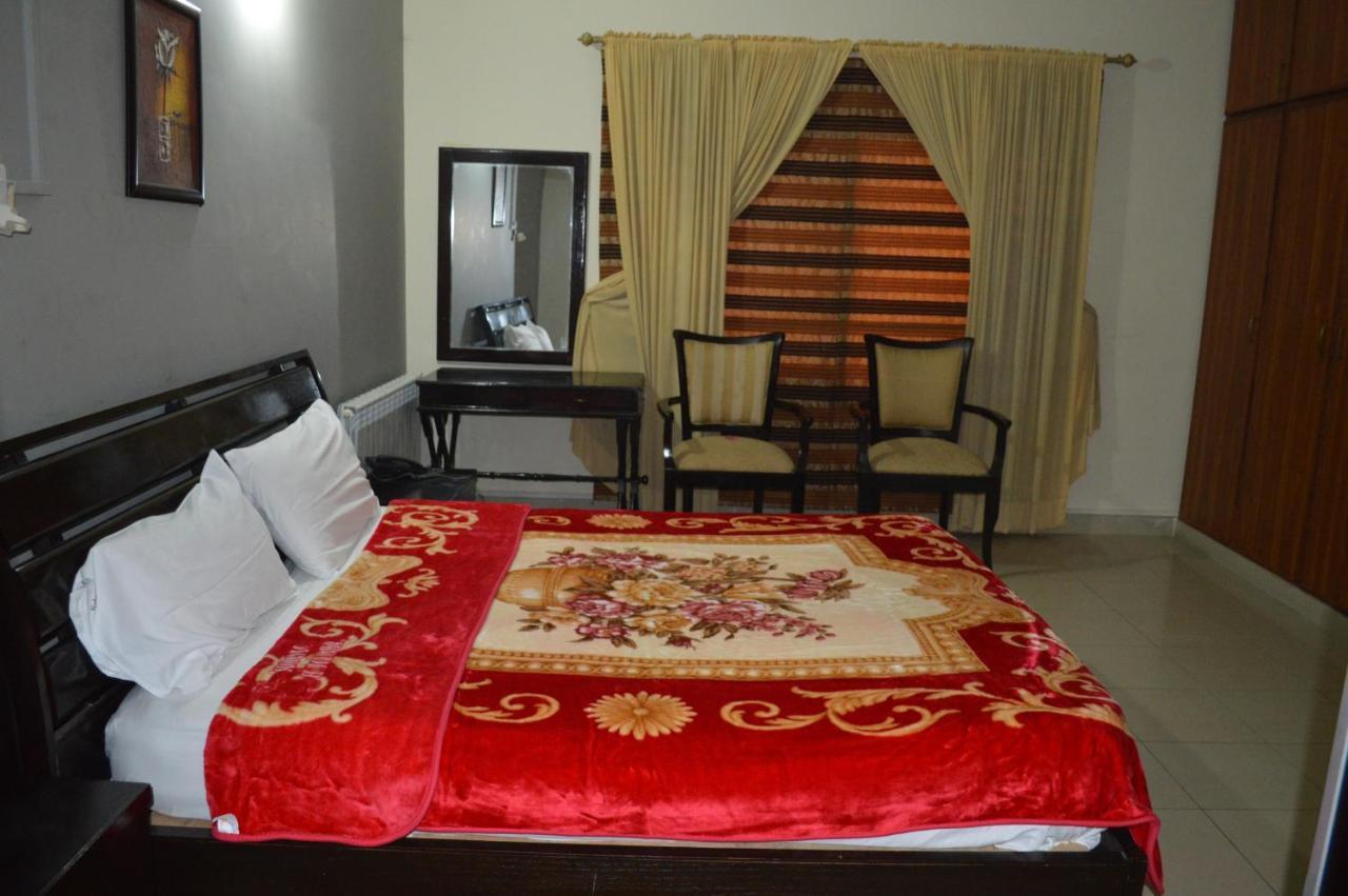 Tourist Hub Islamabad Bed and Breakfast Exteriör bild