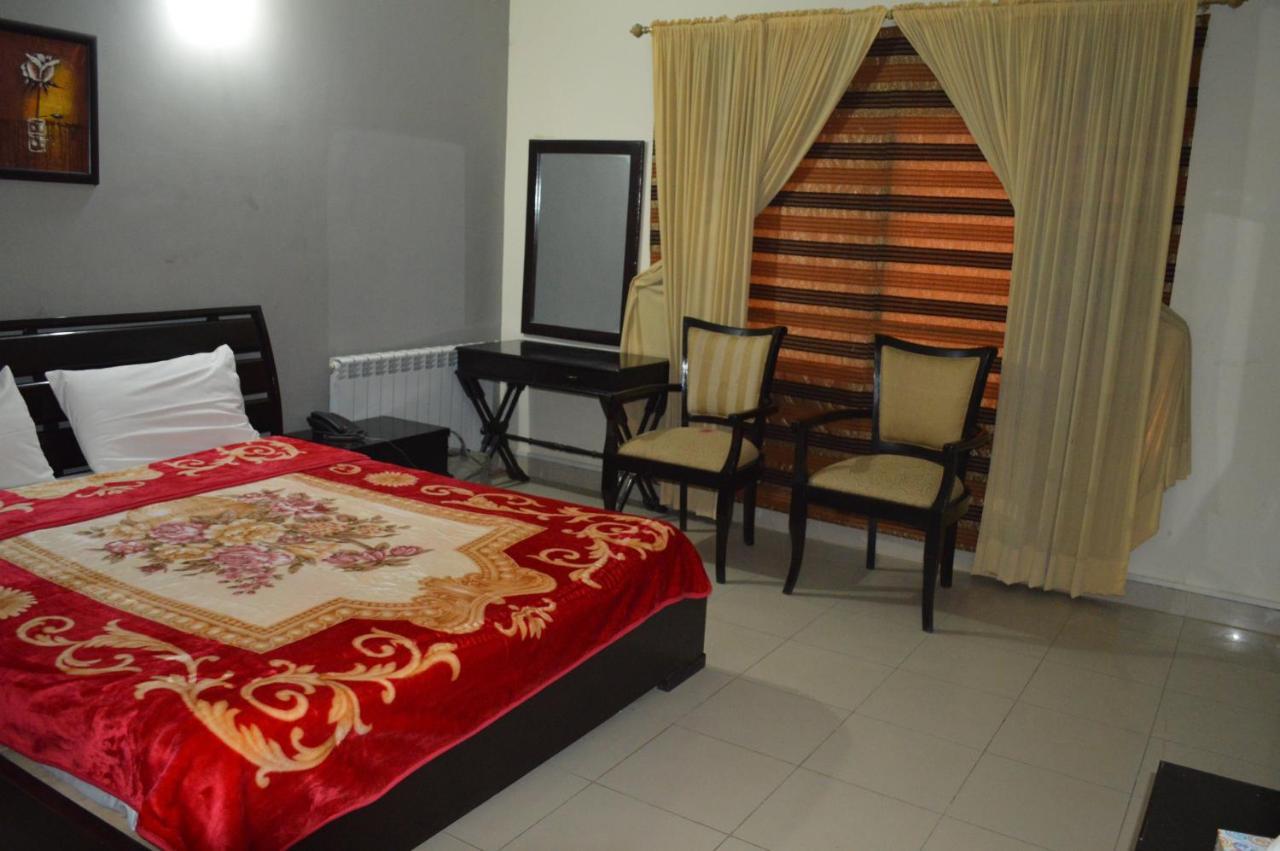 Tourist Hub Islamabad Bed and Breakfast Exteriör bild