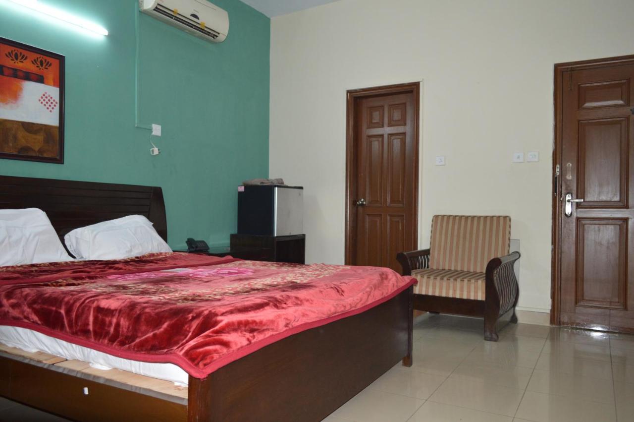 Tourist Hub Islamabad Bed and Breakfast Exteriör bild
