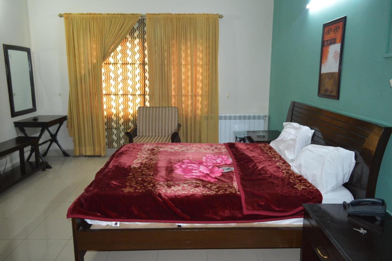 Tourist Hub Islamabad Bed and Breakfast Exteriör bild