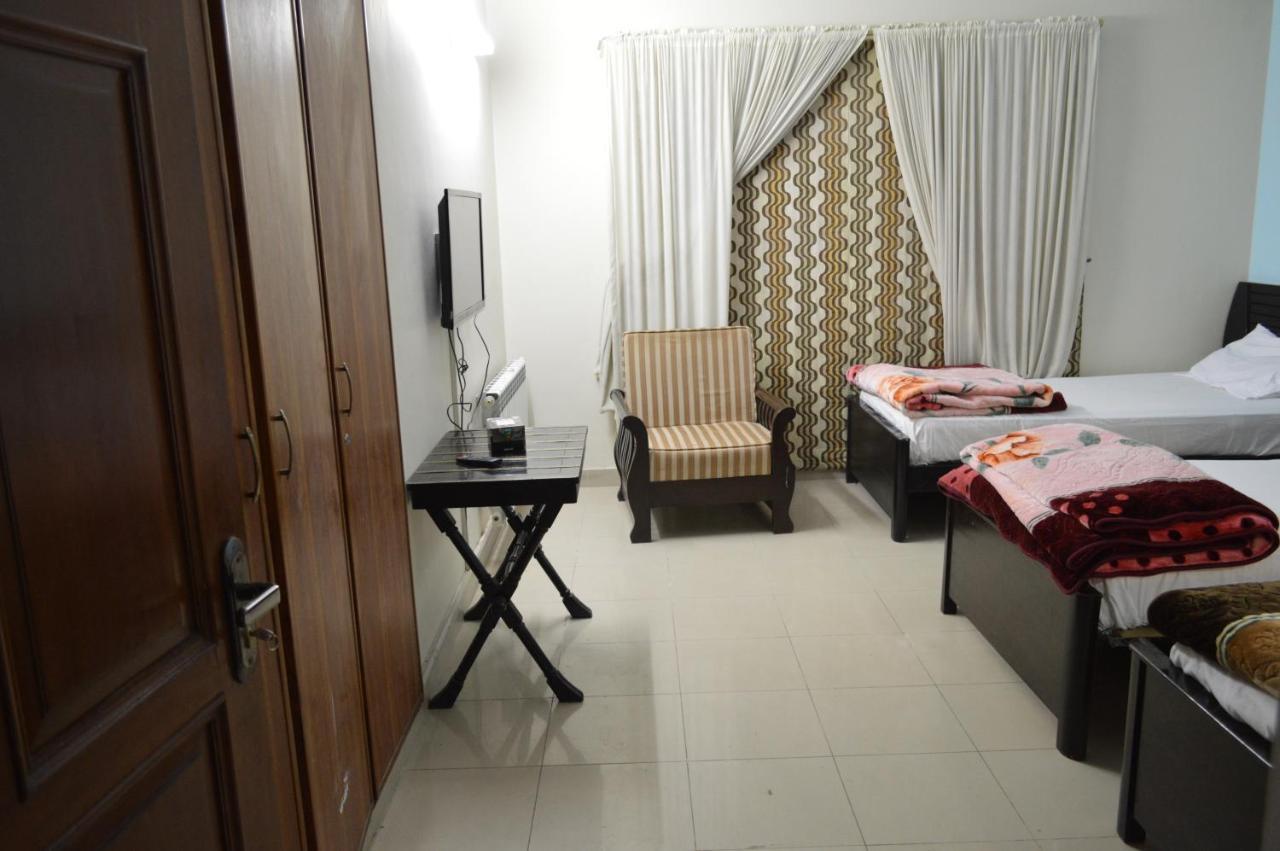 Tourist Hub Islamabad Bed and Breakfast Exteriör bild