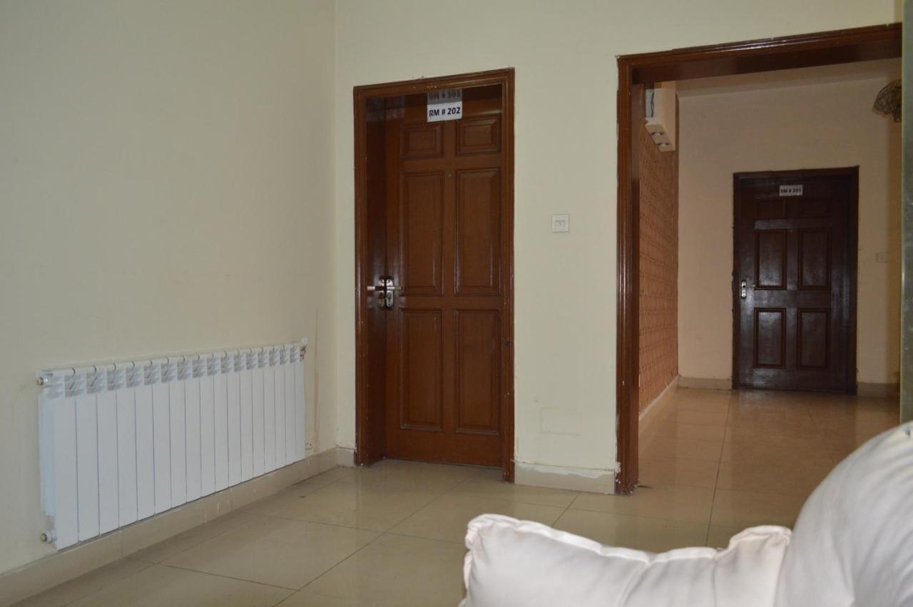 Tourist Hub Islamabad Bed and Breakfast Exteriör bild